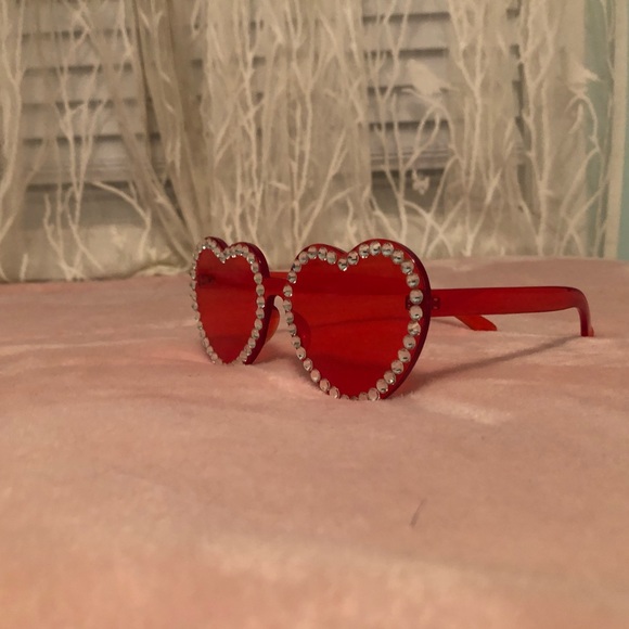 Bedazzled Heart Glasses - Picture 3 of 3
